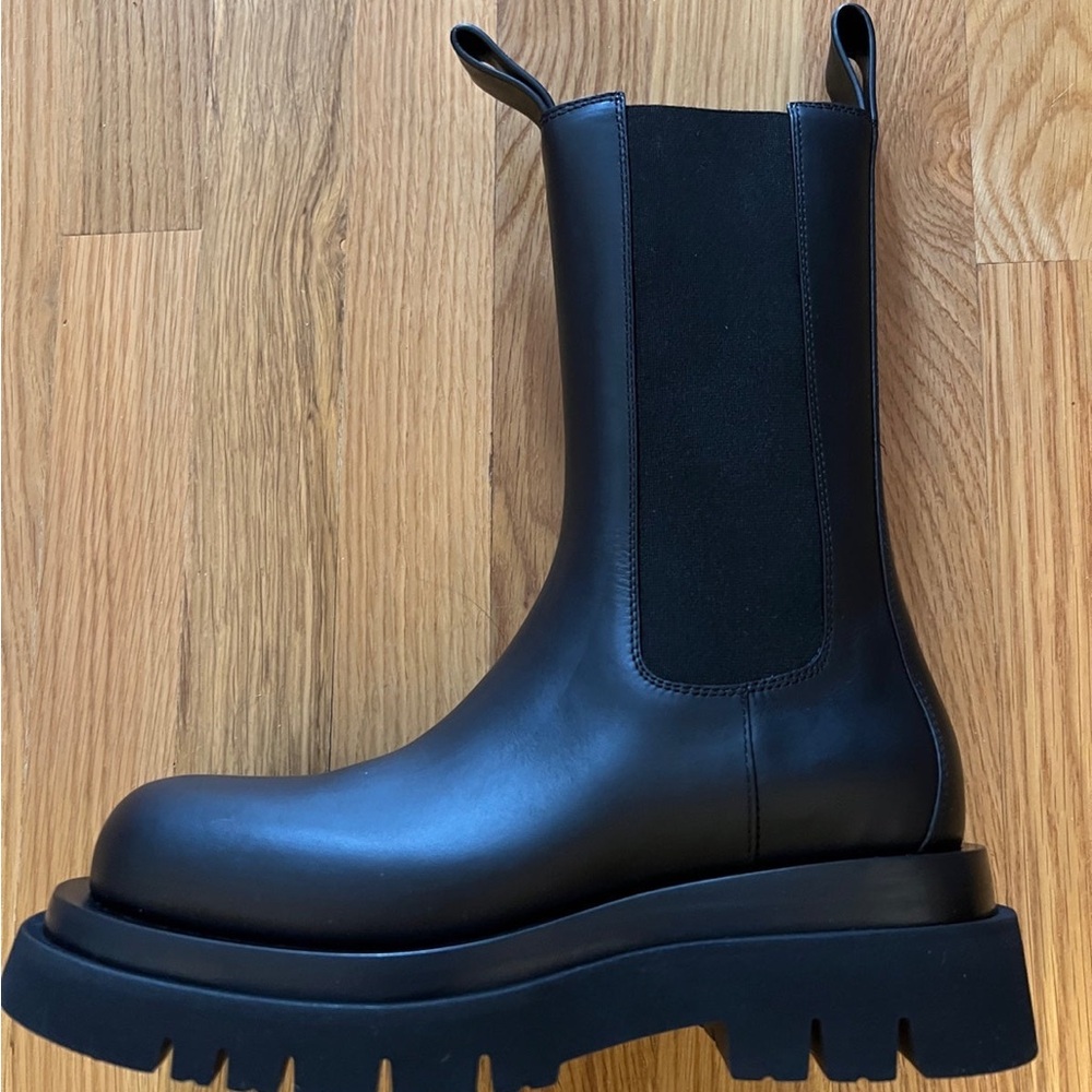 Bottega Veneta Lug Boots - Picture 7 of 9